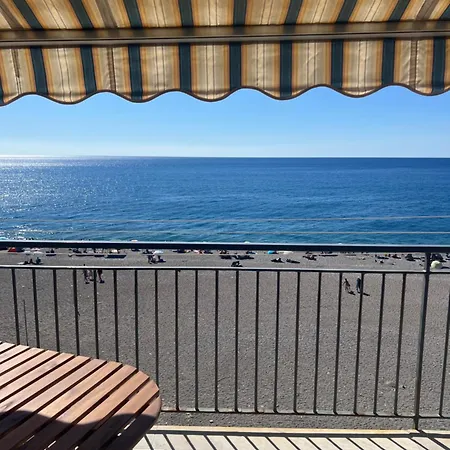 Double View Sea - Beachfront Ext Apartment *